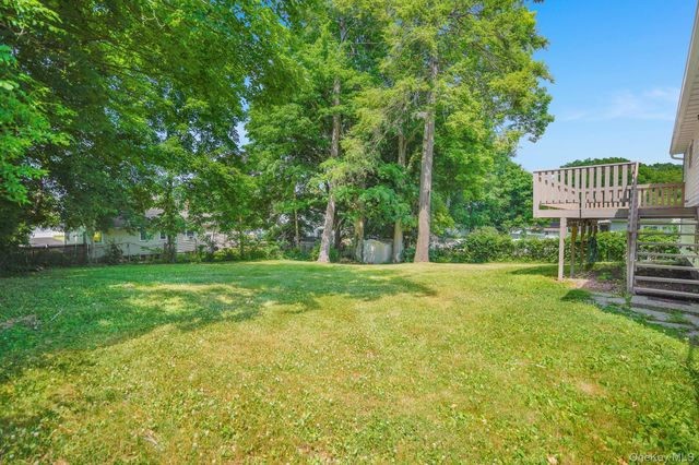 8 Ricky Lane, Poughkeepsie, NY 12601