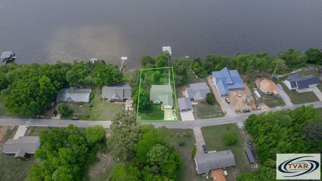 495 Shore Dr, Big Sandy, TN 38221