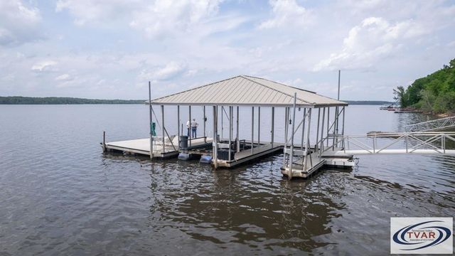 495 Shore Dr, Big Sandy, TN 38221