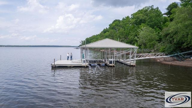 495 Shore Dr, Big Sandy, TN 38221