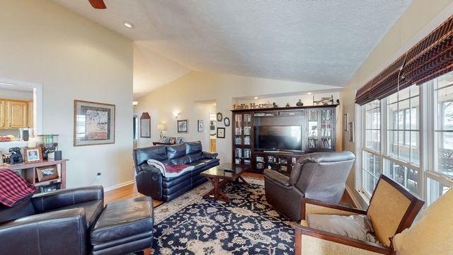 495 Shore Dr, Big Sandy, TN 38221