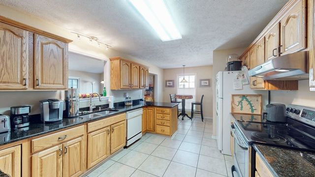 495 Shore Dr, Big Sandy, TN 38221