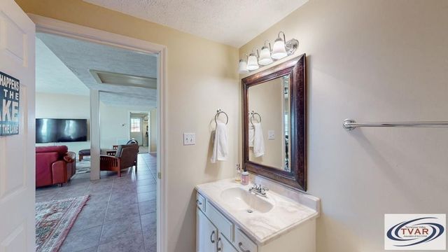 495 Shore Dr, Big Sandy, TN 38221