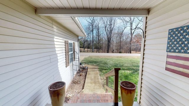 495 Shore Dr, Big Sandy, TN 38221