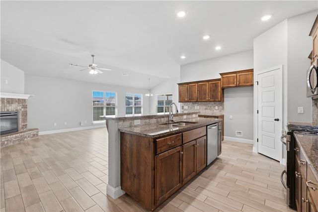 520 Arkansas Black, Centerton, AR 72712