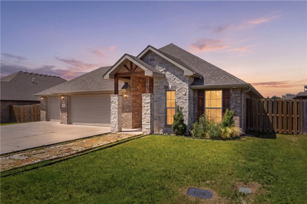 520 Arkansas Black, Centerton, AR 72712