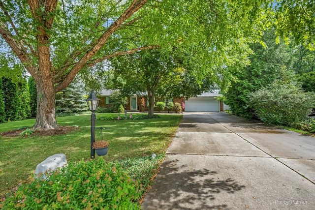 318 E Blackberry Lane, Yorkville, IL 60560