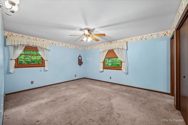 318 E Blackberry Lane, Yorkville, IL 60560