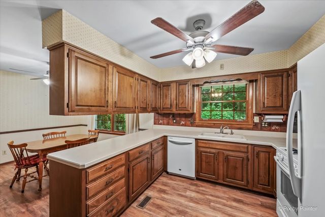 318 E Blackberry Lane, Yorkville, IL 60560