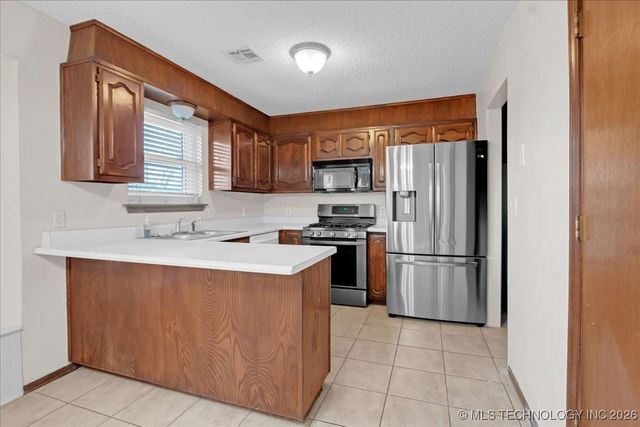 2010 S Missouri Avenue, Claremore, OK 74019