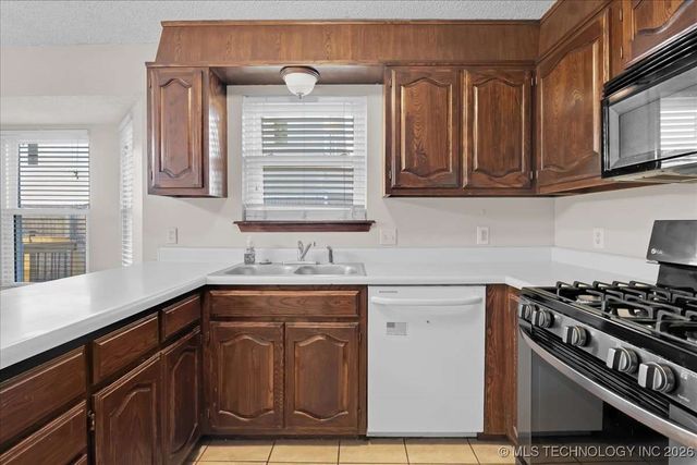 2010 S Missouri Avenue, Claremore, OK 74019