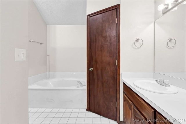 2010 S Missouri Avenue, Claremore, OK 74019