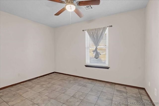 2010 S Missouri Avenue, Claremore, OK 74019