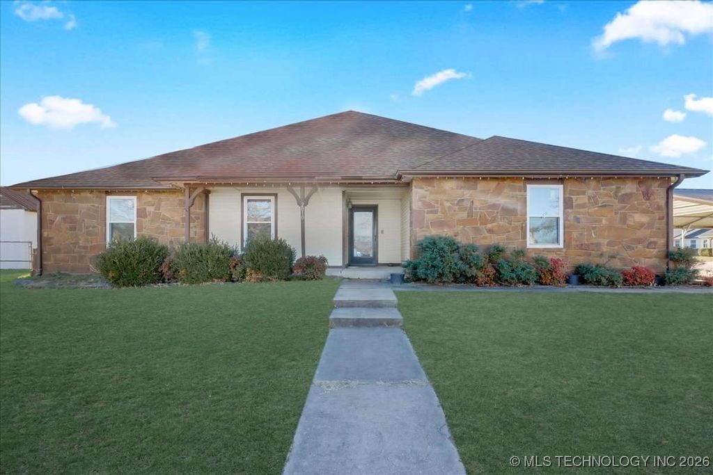 2010 S Missouri Avenue, Claremore, OK 74019