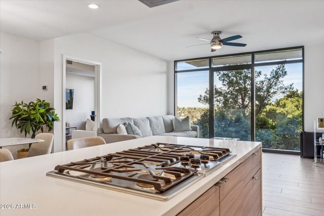 200 W PORTLAND Street 416, Phoenix, AZ 85003