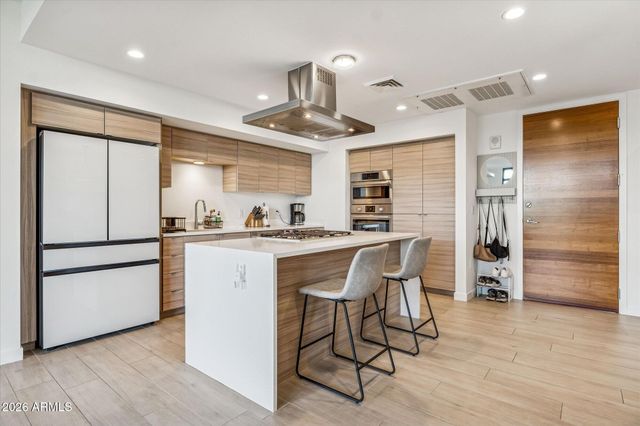 200 W PORTLAND Street 416, Phoenix, AZ 85003