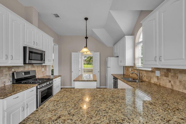 7158 Lakeshore Lane, Willis, TX 77318