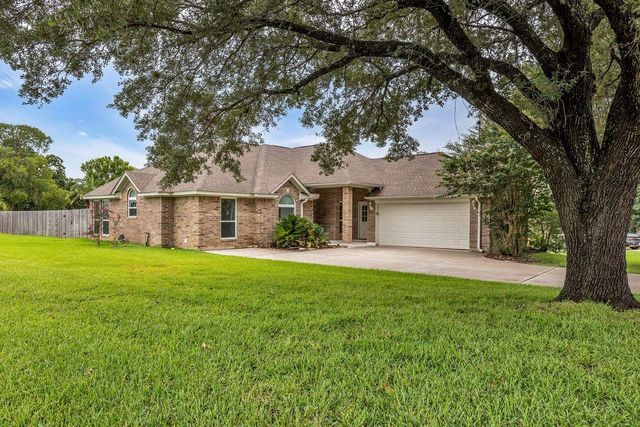7158 Lakeshore Lane, Willis, TX 77318