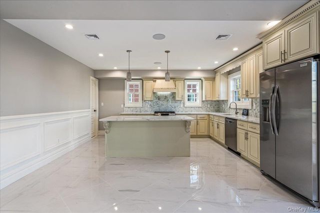 233-25 38th Drive, Douglaston, NY 11363