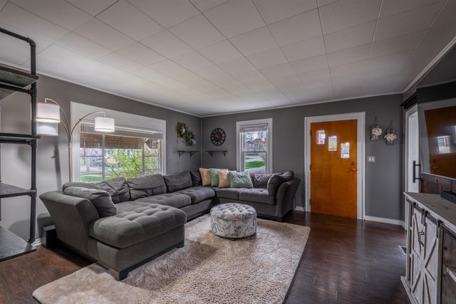 302 E Ellen Street, Fenton, MI 48430