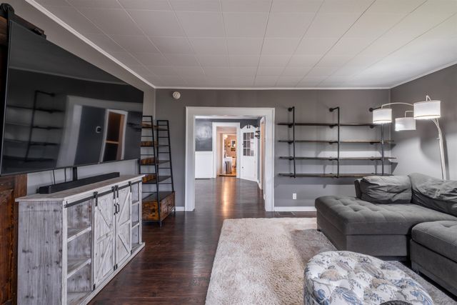 302 E Ellen Street, Fenton, MI 48430
