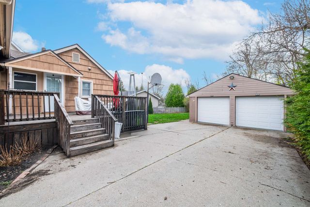 302 E Ellen Street, Fenton, MI 48430