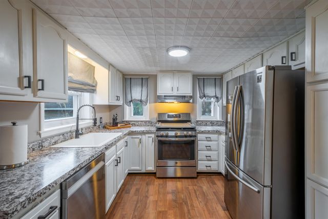 302 E Ellen Street, Fenton, MI 48430
