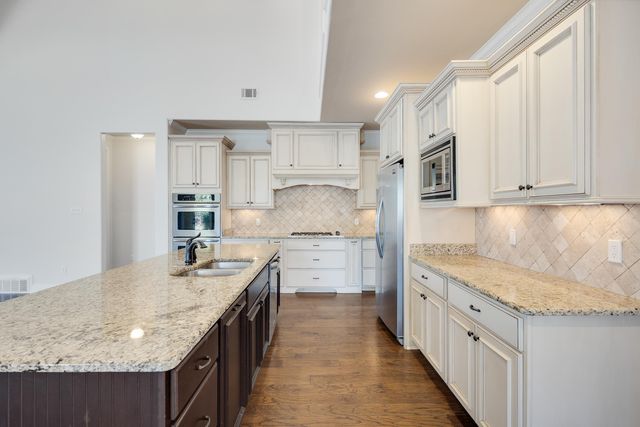 3930 S POTTER WOODS CV, Lakeland, TN 38002