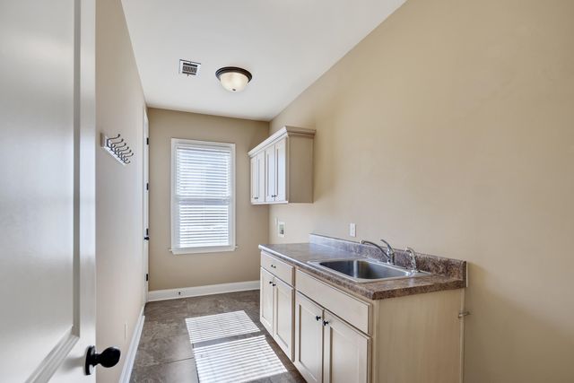 3930 S POTTER WOODS CV, Lakeland, TN 38002