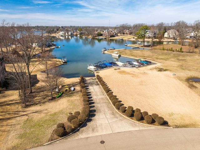 3930 S POTTER WOODS CV, Lakeland, TN 38002