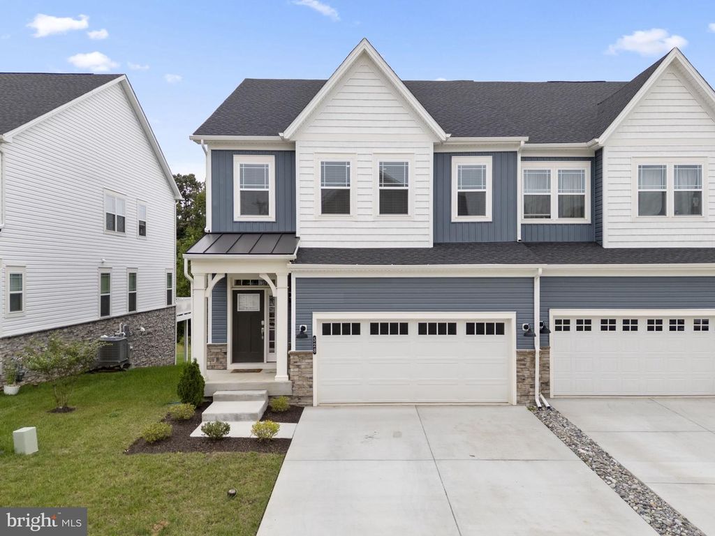 528 WATERS LANDING DR, Essex, MD 21221