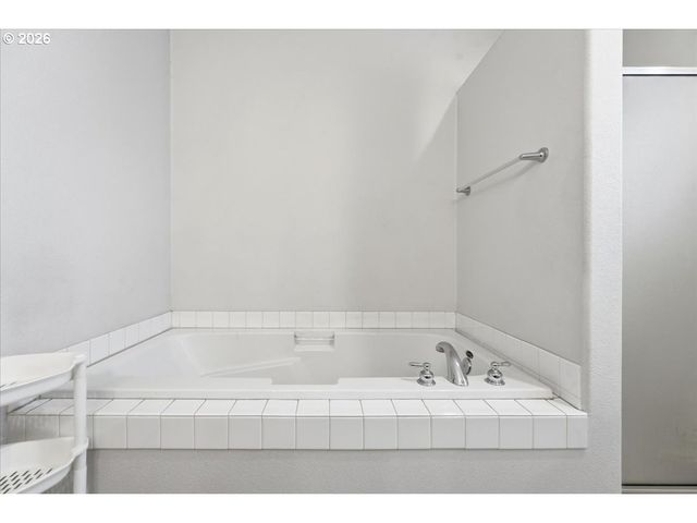 6366 Se 33RD Way, Gresham, OR 97080