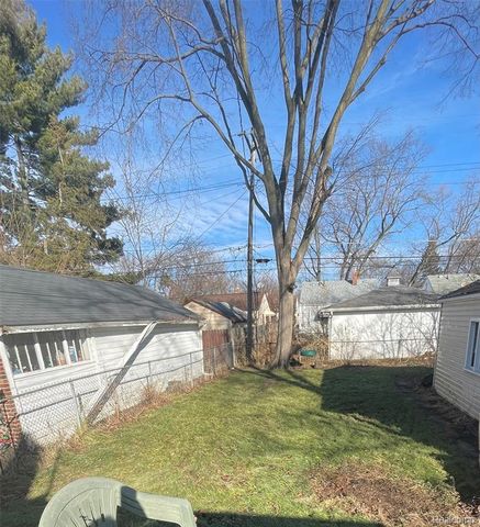 18721 Kingsville Street, Harper Woods, MI 48225