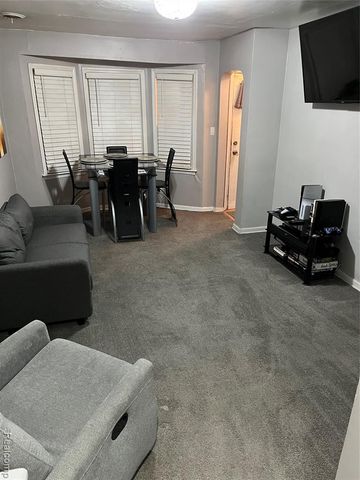 18721 Kingsville Street, Harper Woods, MI 48225