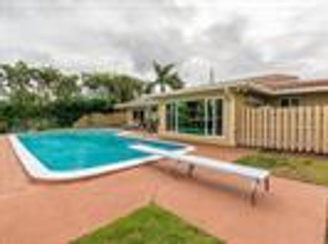4930 NE 27th Avenue, Lighthouse Point, FL 33064