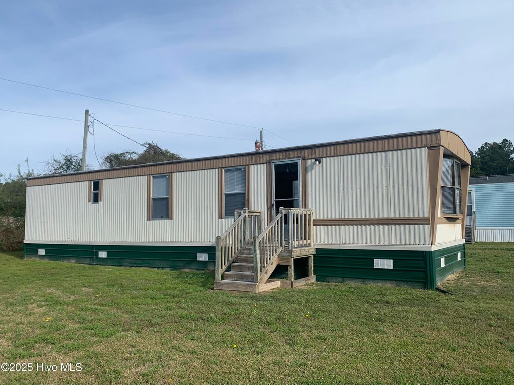 3745 Burgaw Highway 5, Jacksonville, NC 28540