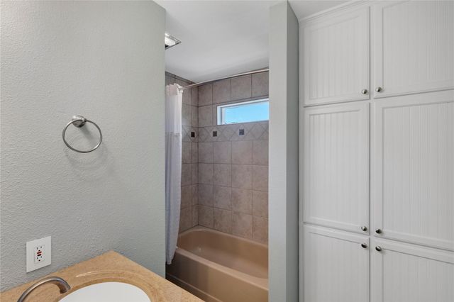 317 Twilight LN, Granite Shoals, TX 78654