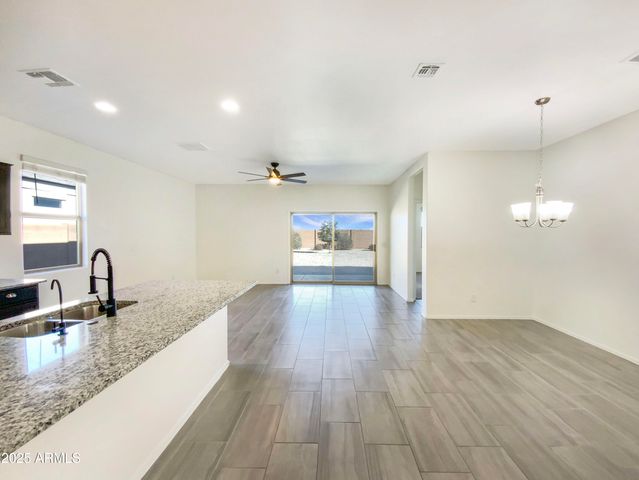 1752 N HUBBARD Street, Casa Grande, AZ 85122