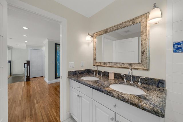 216 SE 10th Street, Fort Lauderdale, FL 33316