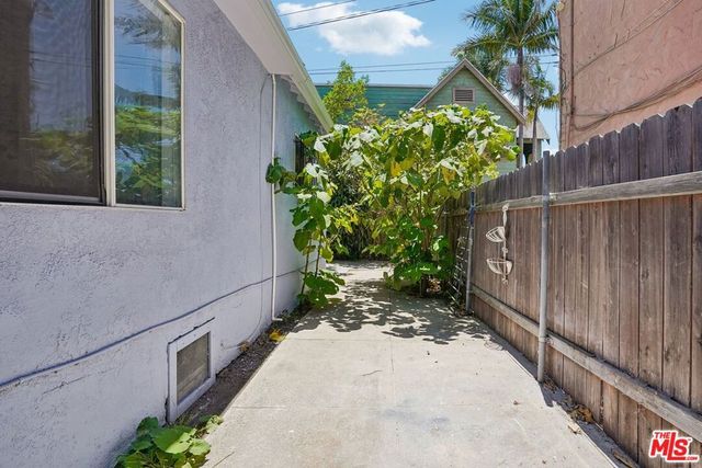 1546 W 30th Street, Los Angeles, CA 90007