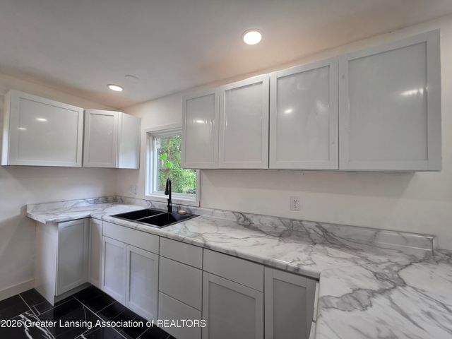1201 Lathrop Street, Lansing, MI 48912