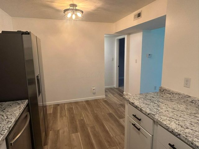 1460 Slade Avenue, 202, Columbus, OH 43235