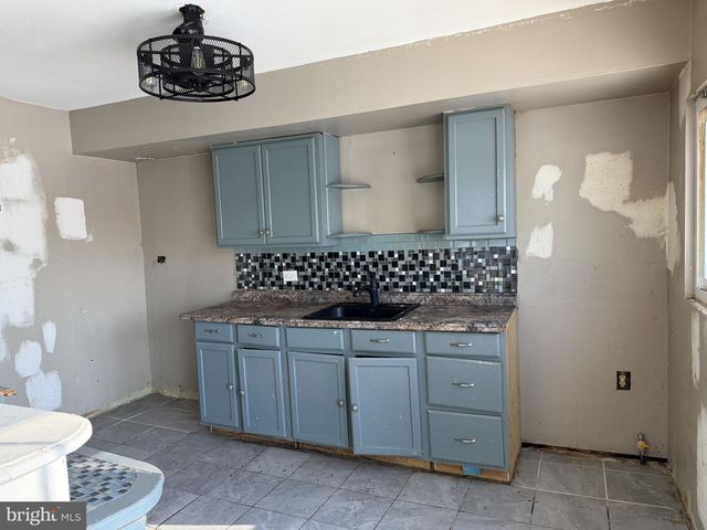 221 S DILLWYN RD, Newark, DE 19711