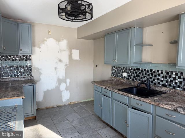 221 S DILLWYN RD, Newark, DE 19711