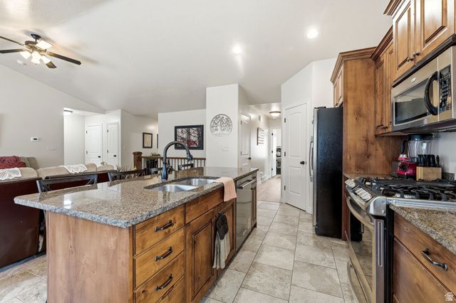 56 WHITAKER CIR, Kaysville, UT 84037