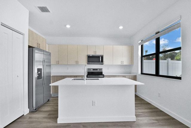 4081 Sunset Way, Pompano Beach, FL 33069