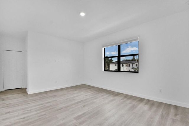 4081 Sunset Way, Pompano Beach, FL 33069