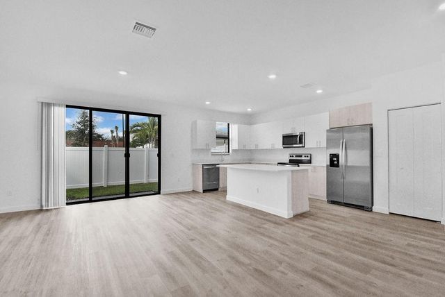 4081 Sunset Way, Pompano Beach, FL 33069