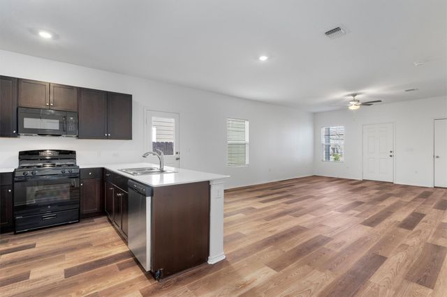 7704 Poppy Petal Dr LOOP, Del Valle, TX 78617