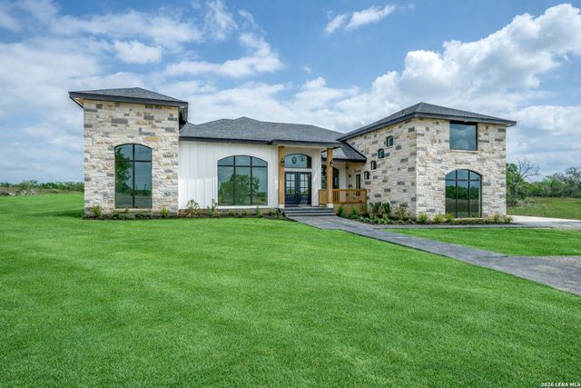 125 Hidden Hills, Floresville, TX 78114